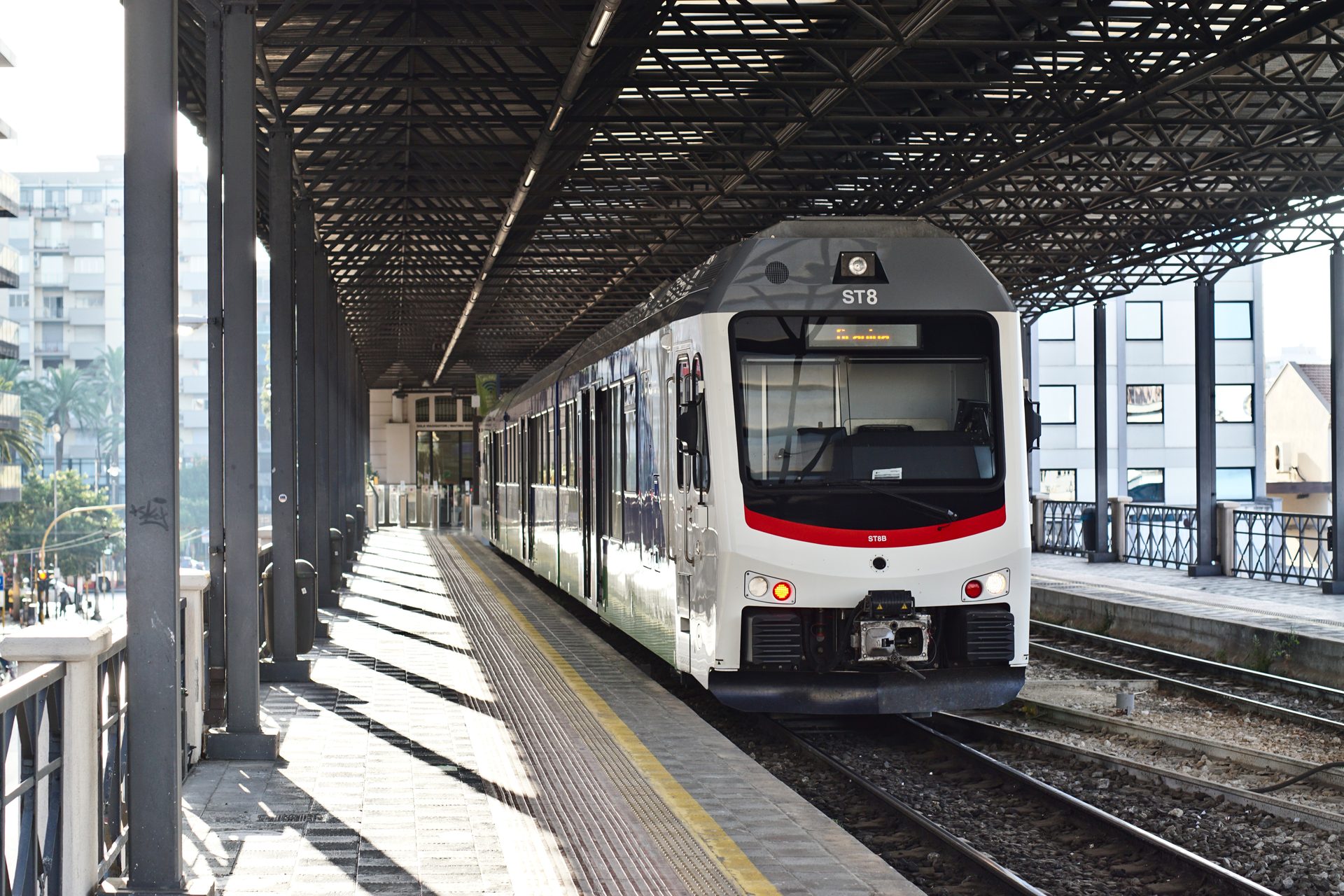 Openbaar vervoer in Bari: zo reis je met trein en bus
